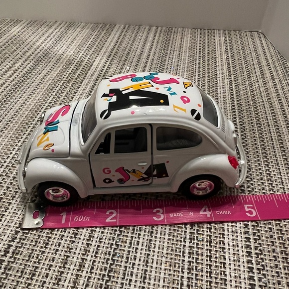 New Volkswagen Beetle with decals Die cast Wheels work with pull back action. 5" - Picture 8 of 10